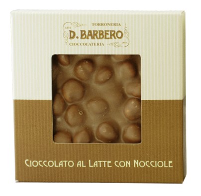 Cioccolato al latte con nocciole